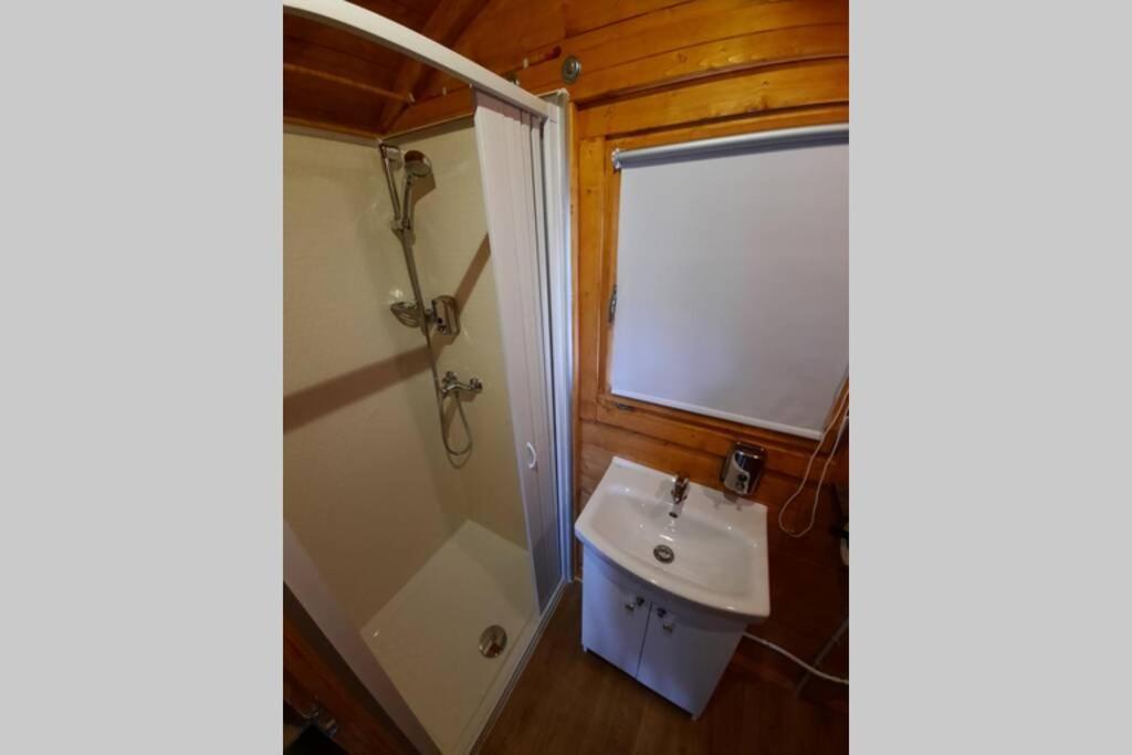 Autarkes Tiny House Mit Rheinblick Apartment Rumikon Luaran gambar