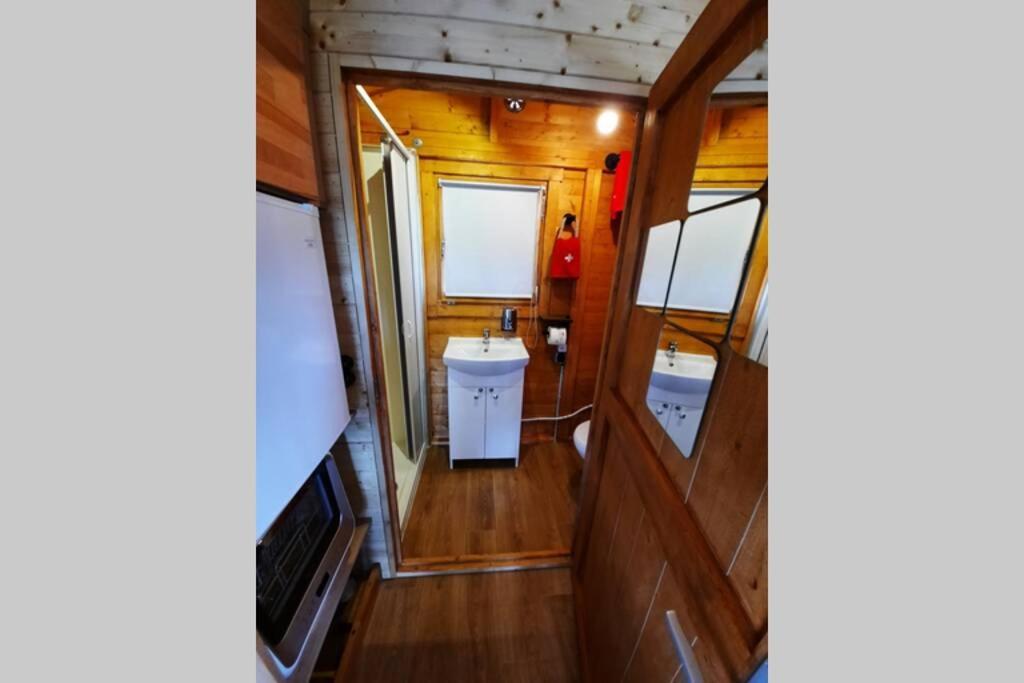 Autarkes Tiny House Mit Rheinblick Apartment Rumikon Luaran gambar